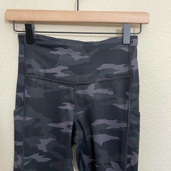 Athleta Ultimate Stash Pocket Camo High-Rise Pull-On 7/8 Tight Legging Black XSP - Picture 7 of 15